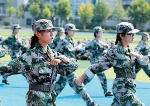女孩爆料军训教官视频,揭秘军营生活背后的真实瞬间  第3张
