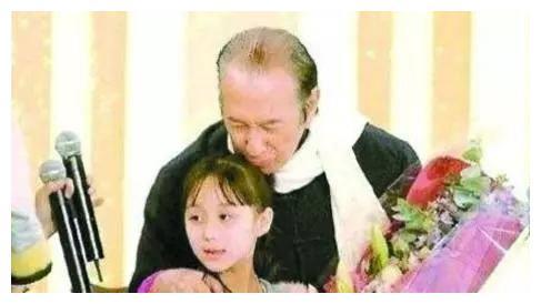 港媒爆料何超欣视频大全,揭秘豪门生活细节 第2张 港媒爆料何超欣视频大全,揭秘豪门生活细节 第2张