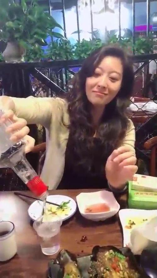 娱乐吃瓜酱十年八个孩子,十年间孕育八个孩子的传奇人生 第2张 娱乐吃瓜酱十年八个孩子,十年间孕育八个孩子的传奇人生 第2张